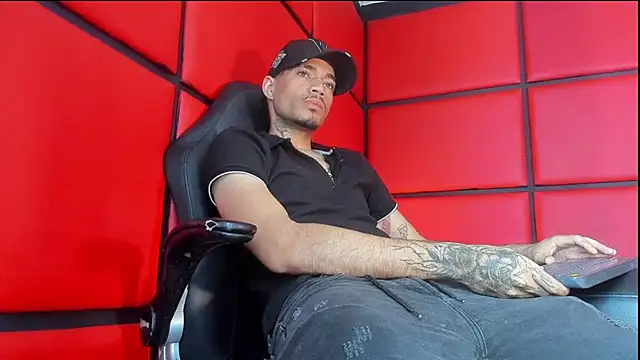 Snapshot of Daniel_huge22 chatting on July 6, 2026, 8:55 pm Daniel huge22 online show from July 6, 2026, 8:55 pm