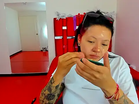 scarlett red 1 online show from May 20, 2026, 4:15 pm