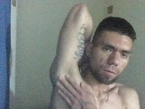 Snapshot of thomas2wood chatting on May 21, 2026, 11:35 pm thomas2wood online show from May 21, 2026, 11:35 pm