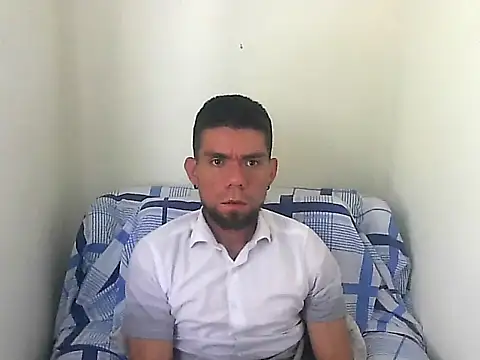 Snapshot of thomas2wood chatting on June 1, 2026, 8:52 pm thomas2wood online show from June 1, 2026, 8:52 pm