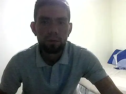 Snapshot of thomas2wood chatting on June 4, 2026, 10:47 pm thomas2wood online show from June 4, 2026, 10:47 pm