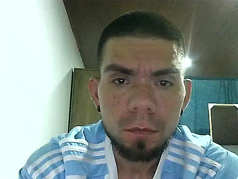 Snapshot of thomas2wood chatting on April 16, 2026, 2:01 am thomas2wood online show from April 16, 2026, 2:01 am