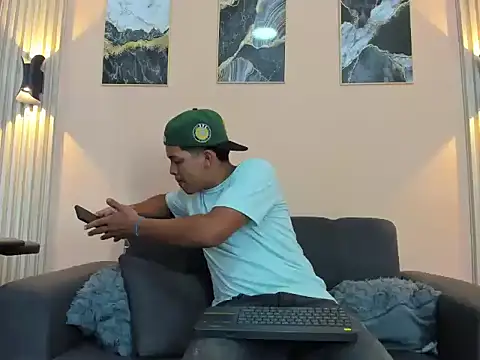 davisito 26 online show from April 14, 2026, 3:44 am