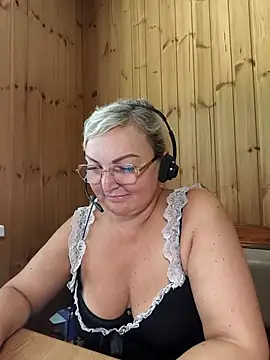 Snapshot of White-Chocolatte chatting on June 26, 2026, 6:52 am White-Chocolatte online show from June 26, 2026, 6:52 am