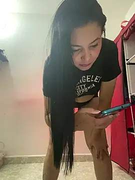 Lcamilagarcia online show from May 7, 2026, 12:48 am