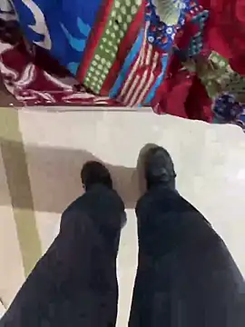 Love Birds00 online show from April 16, 2026, 11:22 am