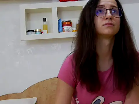 Snapshot of KarolDolly05 chatting on April 11, 2026, 2:54 pm KarolDolly05 online show from April 11, 2026, 2:54 pm