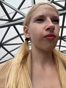 Snapshot of michelle_lovique chatting on July 19, 2026, 7:06 am michelle lovique online show from July 19, 2026, 7:06 am