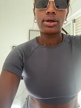 browniee777 online show from April 17, 2026, 3:59 pm