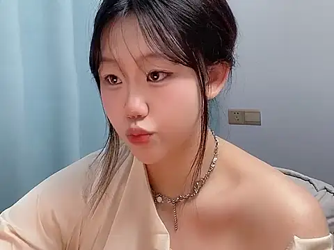 Snapshot of Lilababy00 chatting on April 11, 2026, 10:19 am Lilababy00 online show from April 11, 2026, 10:19 am