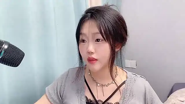 Snapshot of Lilababy00 chatting on April 15, 2026, 2:21 pm Lilababy00 online show from April 15, 2026, 2:21 pm