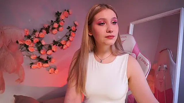 Snapshot of Emilicious chatting on May 4, 2026, 1:58 pm Emilicious online show from May 4, 2026, 1:58 pm