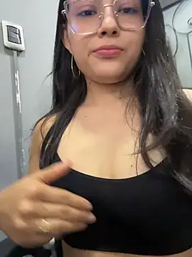 Snapshot of VioletRousee chatting on July 27, 2026, 3:08 pm VioletRousee online show from July 27, 2026, 3:08 pm