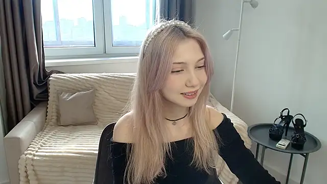 vielleee online show from April 17, 2026, 2:36 am