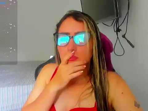 Snapshot of BellaTxM_ chatting on April 14, 2026, 7:41 pm BellaTxM online show from April 14, 2026, 7:41 pm