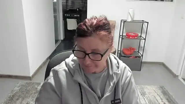 CatherineRowe online show from January 17, 2025, 4:26 pm