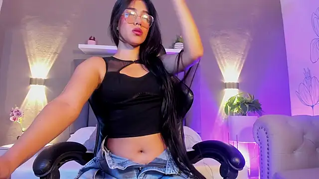 Snapshot of lunna_celeste chatting on July 18, 2026, 12:36 pm lunna celeste online show from July 18, 2026, 12:36 pm