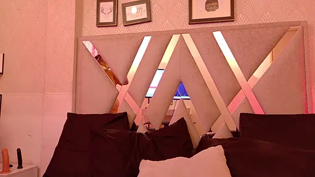 Snapshot of Tattoo_edbosses chatting on April 15, 2026, 8:20 pm Tattoo edbosses online show from April 15, 2026, 8:20 pm