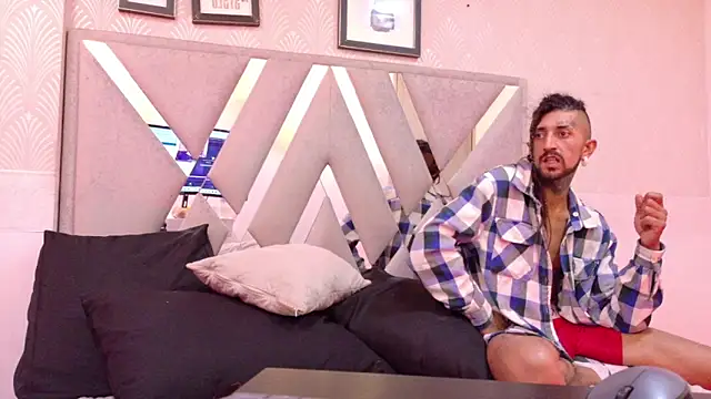 Snapshot of Tattoo_edbosses chatting on April 13, 2026, 8:13 pm Tattoo edbosses online show from April 13, 2026, 8:13 pm