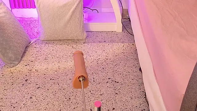 ValeriaJolie online show from April 14, 2026, 1:54 am