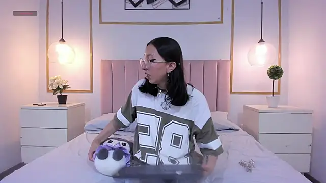 Snapshot of NixShadow chatting on April 10, 2026, 10:28 pm NixShadow online show from April 10, 2026, 10:28 pm