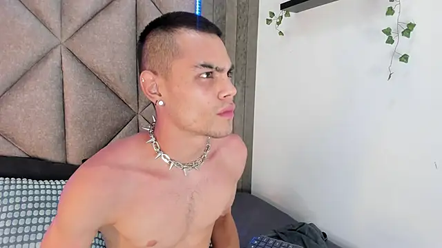 RomeoBoselli   online show from April 9, 2026, 7:53 pm