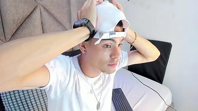 RomeoBoselli   online show from April 10, 2026, 7:43 pm