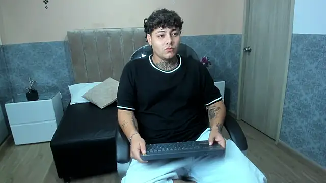 Snapshot of DAMON_SALVATTORE chatting on April 14, 2026, 3:33 am DAMON SALVATTORE online show from April 14, 2026, 3:33 am