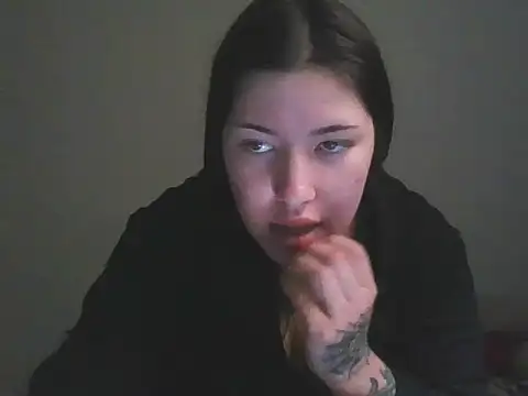 cherryxxox online show from April 13, 2026, 7:29 pm