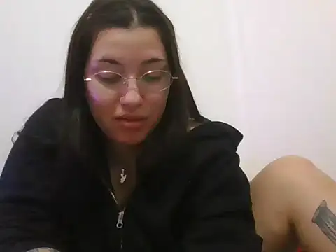 cherryxxox online show from April 17, 2026, 1:52 am