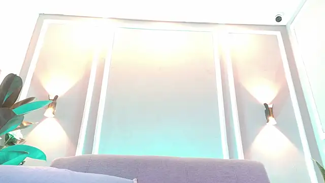 Snapshot of milurousse chatting on April 12, 2026, 7:28 pm milurousse online show from April 12, 2026, 7:28 pm