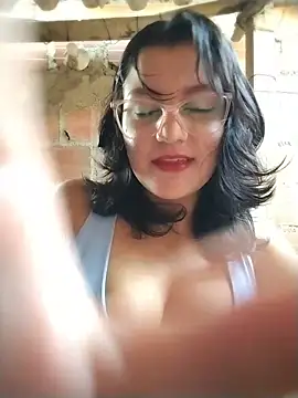 Snapshot of sienna_elara chatting on July 10, 2026, 11:10 am sienna elara online show from July 10, 2026, 11:10 am