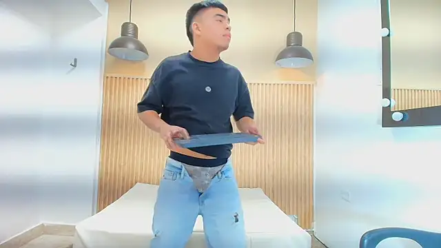 Snapshot of THIAM_KELLER1 chatting on April 10, 2026, 7:32 pm THIAM KELLER1 online show from April 10, 2026, 7:32 pm