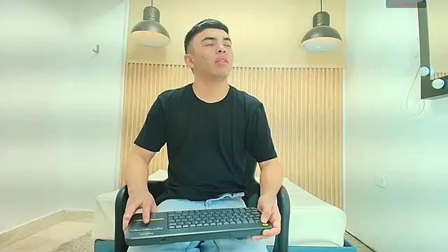 Snapshot of THIAM_KELLER1 chatting on April 11, 2026, 7:17 pm THIAM KELLER1 online show from April 11, 2026, 7:17 pm