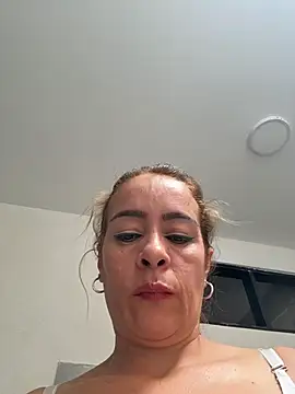 Snapshot of Natigoonzalez chatting on May 10, 2026, 3:47 pm Natigoonzalez online show from May 10, 2026, 3:47 pm