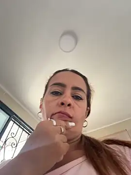 Snapshot of Natigoonzalez chatting on May 6, 2026, 5:39 pm Natigoonzalez online show from May 6, 2026, 5:39 pm