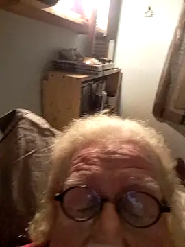 Snapshot of ChrisMtl83 chatting on April 14, 2026, 5:45 am ChrisMtl83 online show from April 14, 2026, 5:45 am