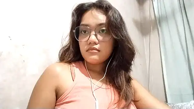 OliviaCarchi online show from April 17, 2026, 12:30 pm