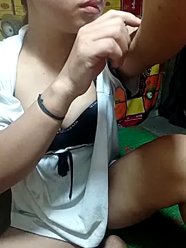 Snapshot of ross001 chatting on April 15, 2026, 11:49 pm ross001 online show from April 15, 2026, 11:49 pm