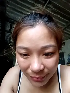 Snapshot of mia0033 chatting on April 12, 2026, 11:02 am mia0033 online show from April 12, 2026, 11:02 am