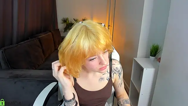 Snapshot of Star_Bee chatting on April 8, 2026, 10:50 am Star Bee online show from April 8, 2026, 10:50 am