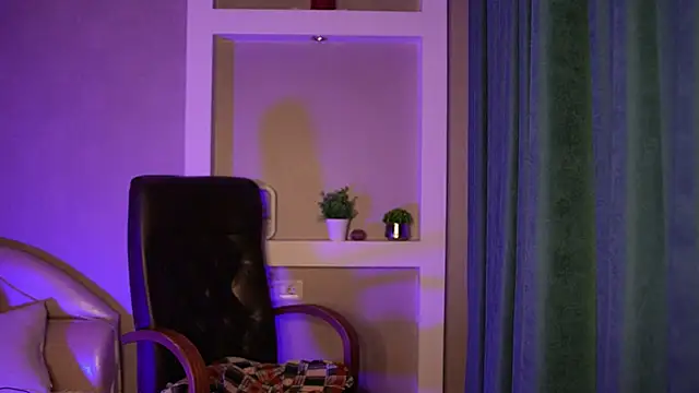 LilElfies online show from April 18, 2026, 7:40 pm