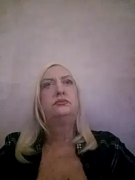 Julia20X online show from April 8, 2026, 6:42 pm