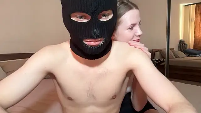 HotBabyCouple  online show from April 17, 2026, 8:17 am