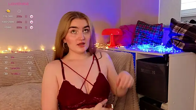 sweetandcuteee online show from April 11, 2026, 11:58 am