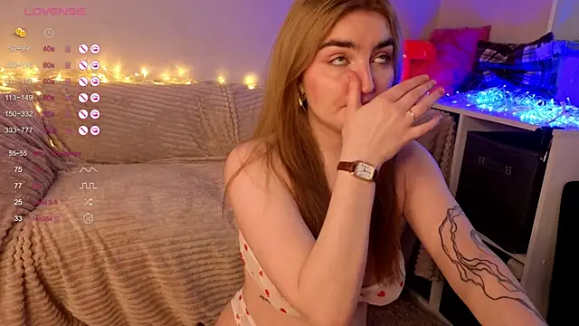 sweetandcuteee online show from April 10, 2026, 12:01 pm