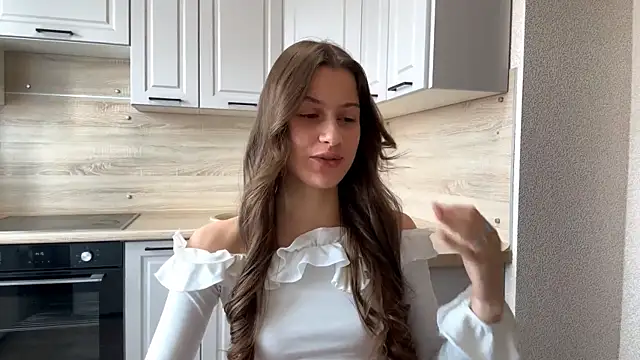 LiseVener online show from April 14, 2026, 7:13 am