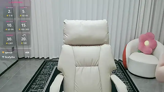 LUNYI-CC online show from June 17, 2026, 12:59 pm
