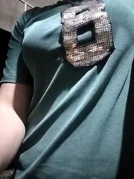 giahan1 online show from April 15, 2026, 9:59 pm