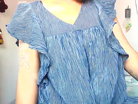 Snapshot of Muskan-kumare chatting on April 15, 2026, 5:35 am Muskan-kumare online show from April 15, 2026, 5:35 am